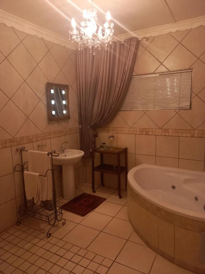 Michael-Angelo Guest House Potchefstroom Εξωτερικό φωτογραφία